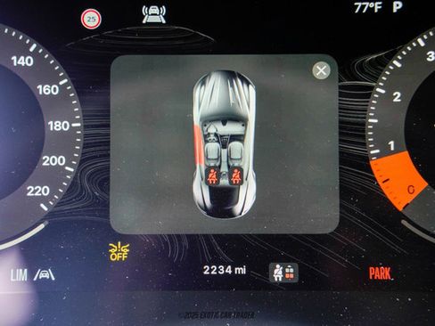 Used 2025 Aston Martin DB12 Coupe image 25