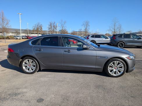 Used 2017 Jaguar XF Premium image 8