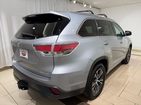 Used 2016 Toyota Highlander XLE AWD/4WD image 5