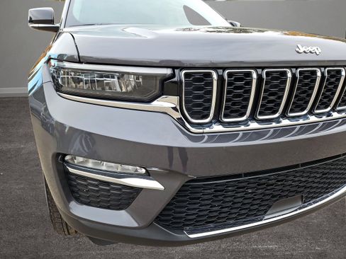 Used 2023 Jeep Grand Cherokee Limited image 39