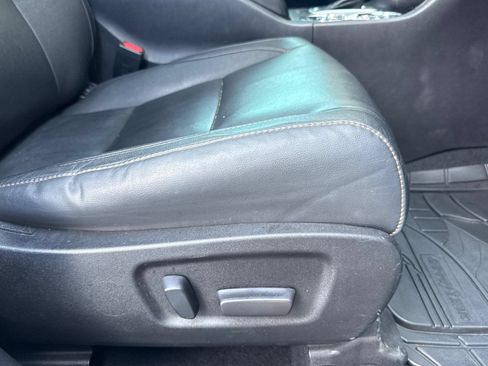 Used 2018 Toyota Highlander XLE AWD/4WD image 23