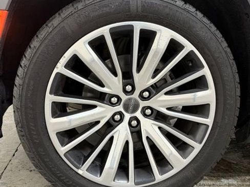 Certified 2024 Jeep Grand Wagoneer L Series III image 8