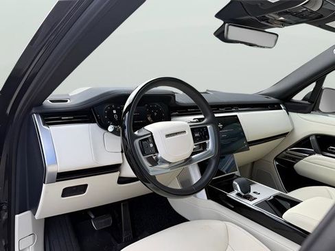 Certified 2025 Land Rover Range Rover SE image 20