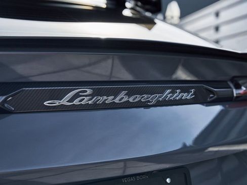 Used 2024 Lamborghini Urus Performante AWD/4WD image 17