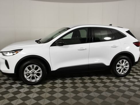 Used 2025 Ford Escape Active AWD/4WD image 8