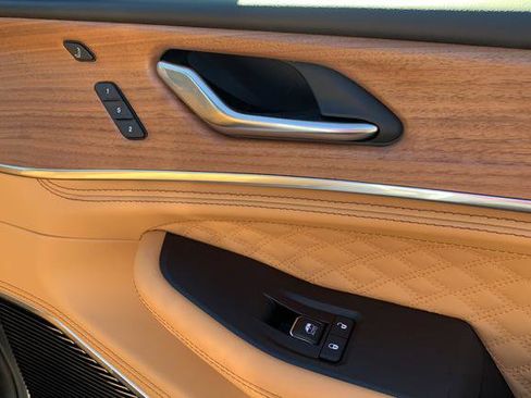 New 2025 Jeep Grand Cherokee Summit image 38