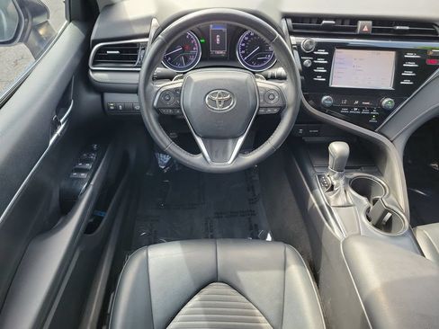 Used 2019 Toyota Camry SE w/ Convenience Package FWD image 17