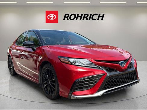 Used 2022 Toyota Camry XSE w/ Navigation Upgrade Package FWD image 4