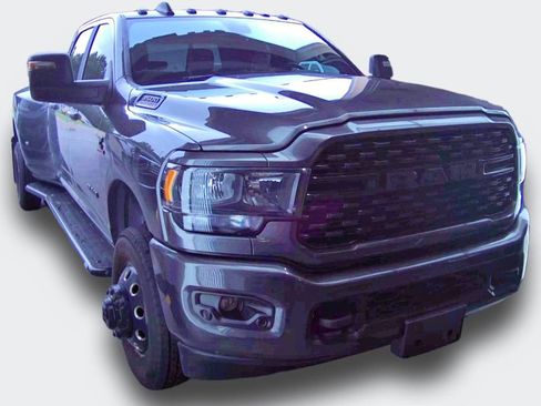 Used 2024 RAM 3500 Big Horn w/ Night Edition AWD/4WD image 18