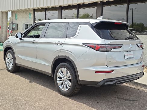 New 2026 Mitsubishi Outlander ES FWD image 5
