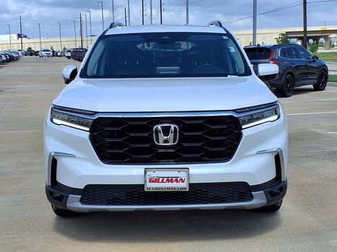 Used 2025 Honda Pilot Touring image 5