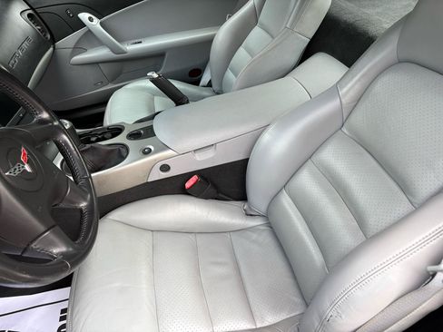 Used 2005 Chevrolet Corvette Coupe w/ Preferred Equipment Group RWD image 14