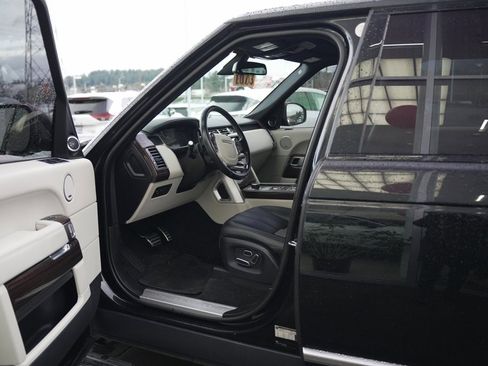 Used 2015 Land Rover Range Rover Supercharged image 13