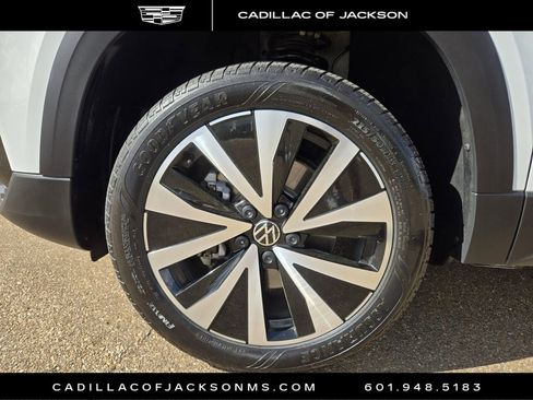 Used 2024 Volkswagen Taos SE image 27