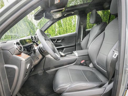 Used 2025 Mercedes-Benz GLC 300 4MATIC image 7