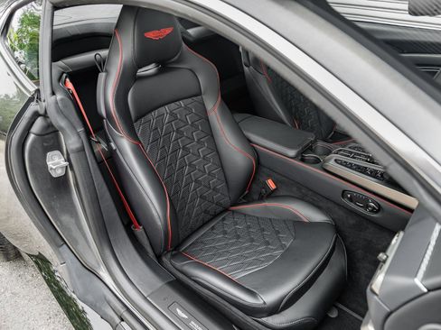 Used 2025 Aston Martin Vanquish RWD image 4