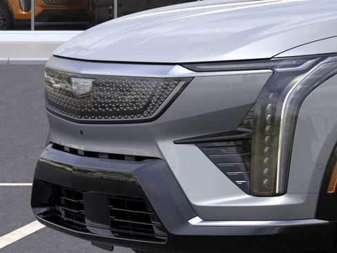 New 2025 Cadillac Optiq Sport 2 image 42