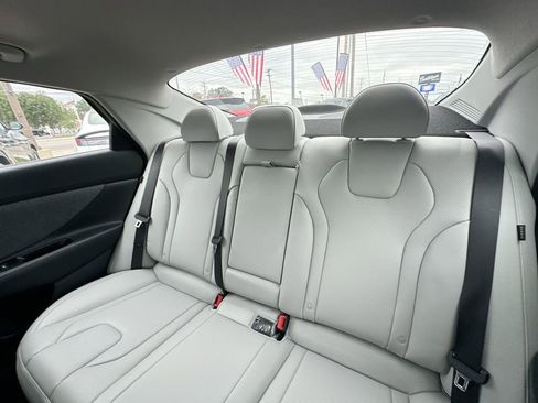 New 2025 Hyundai Elantra Limited image 48