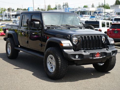 Used 2020 Jeep Gladiator Sport w/ Technology Group AWD/4WD image 8