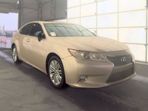 Used 2013 Lexus ES 350 w/ Luxury Pkg FWD image 3