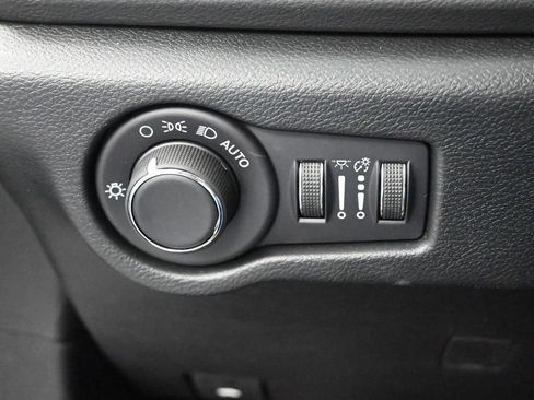 New 2026 Chrysler Voyager LX image 35