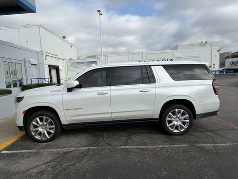 Used 2024 Chevrolet Suburban High Country w/ Advanced Technology Package image 2