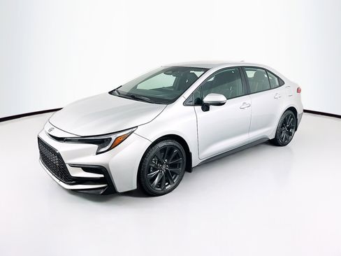 Used 2026 Toyota Corolla SE FWD image 3