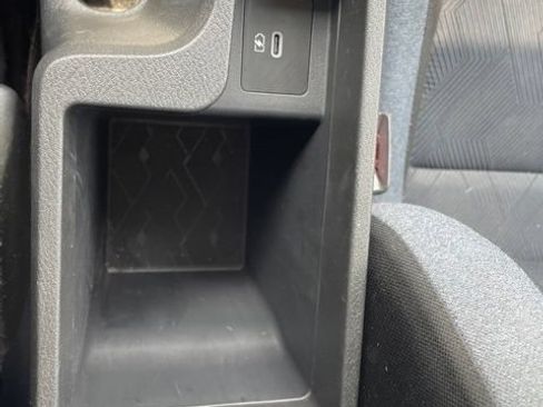 Used 2023 Nissan Versa SV FWD image 36