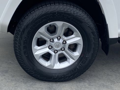 Certified 2024 Toyota 4Runner SR5 AWD/4WD image 8