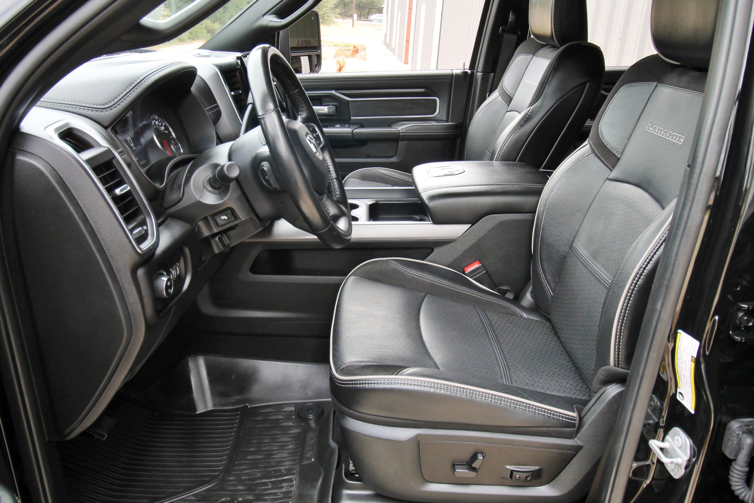 Used 2024 RAM 3500 Laramie w/ Night Edition AWD/4WD image 23