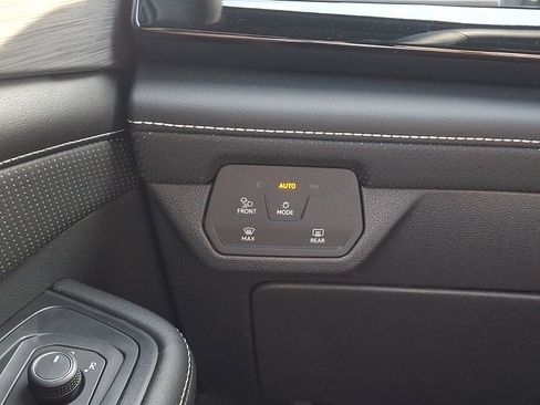 New 2026 Volkswagen Atlas Cross Sport SE AWD/4WD image 14