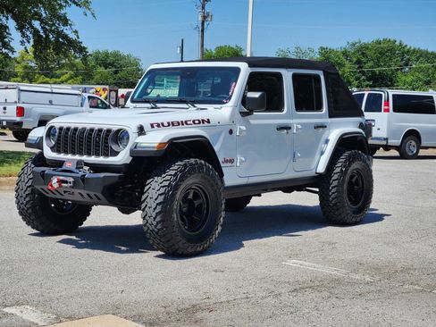 Used 2025 Jeep Wrangler Unlimited Rubicon AWD/4WD image 2