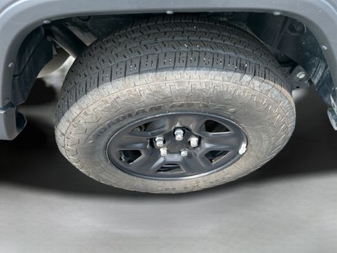 Used 2025 Jeep Wrangler Sport AWD/4WD image 11