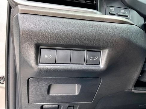 Used 2025 Toyota Grand Highlander AWD image 32