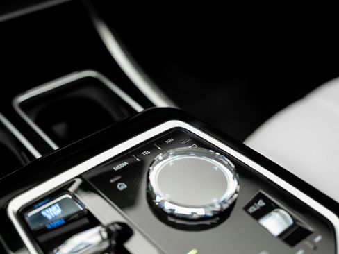 Used 2023 BMW i7 xDrive60 image 51