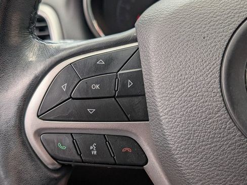 Used 2021 Jeep Grand Cherokee Laredo X image 26