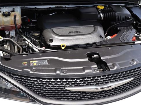 Used 2023 Chrysler Voyager LX FWD image 61