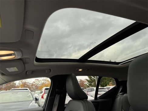 Certified 2025 Volvo XC40 B5 Plus image 17