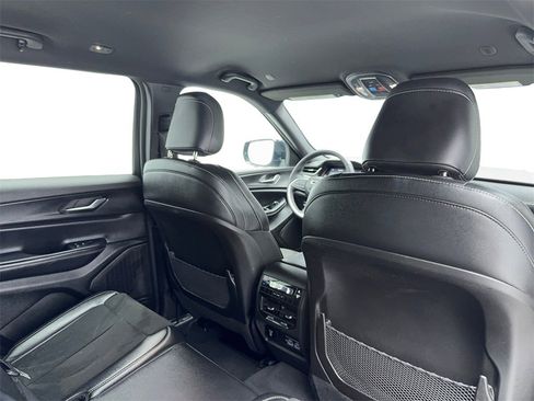 Used 2023 Jeep Grand Cherokee L Laredo image 51