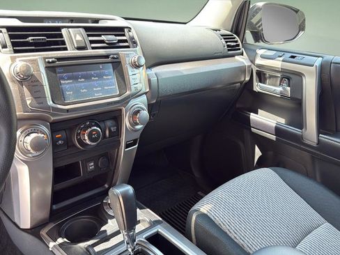 Used 2018 Toyota 4Runner SR5 AWD/4WD image 24