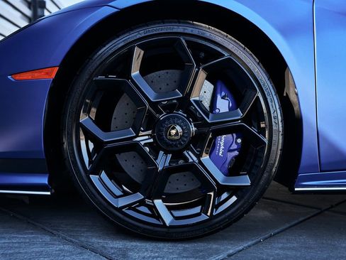 Used 2023 Lamborghini Huracan Tecnica image 3