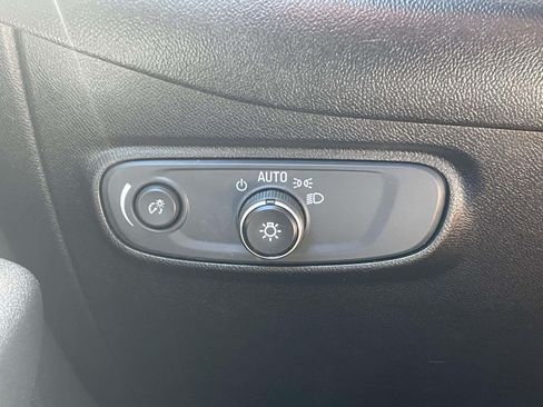 Used 2019 Chevrolet Equinox LT FWD image 18