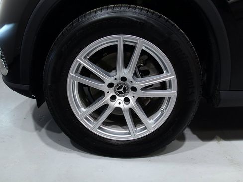 Used 2025 Mercedes-Benz GLC 300 4MATIC image 17
