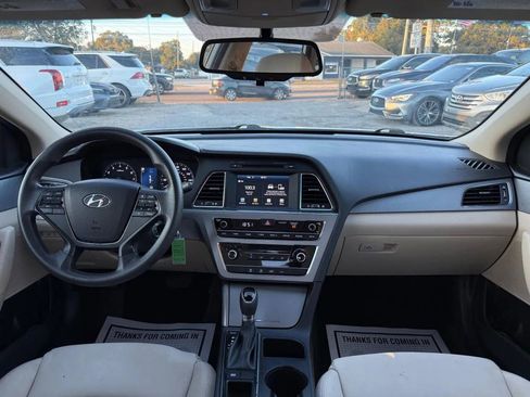 Used 2017 Hyundai Sonata SE w/ Cargo Package image 12