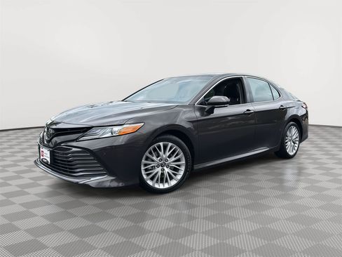 Used 2018 Toyota Camry XLE w/ Audio Package FWD image 1
