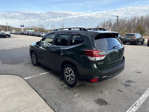 Used 2023 Subaru Forester Premium image 5