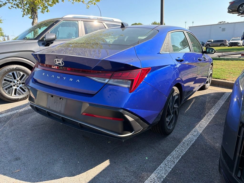 Used 2025 Hyundai Elantra SEL FWD image 6