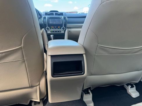 Used 2014 Toyota Camry LE image 18