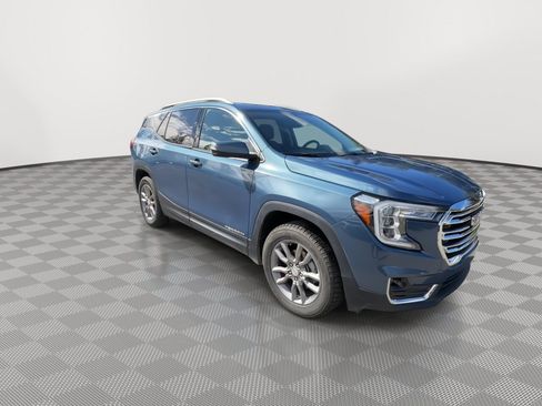 Used 2024 GMC Terrain SLT AWD/4WD image 2