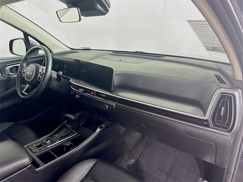Certified 2024 Kia Sorento S image 32